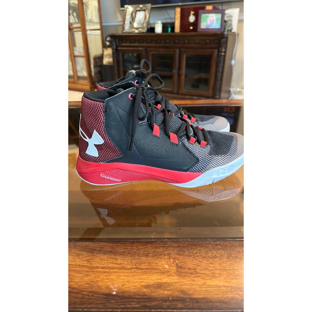 Boys Under Armour High Top Shoes  Size 7Y